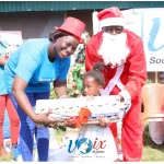 arbre-de-noel-l-ong-voix-de-femme-comble-les-enfants-de-l-orphelinat-de-grand-lahou