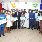 insertion-des-jeunes-diplomes-dans-le-secteur-agricole-mamadou-toure-distribue-500-millions-de-francs-cfa-a-20-agripreneurs