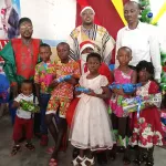 arbre-de-noel-a-la-mission-mondiale-evengelico-une-centaine-d-enfants-recoivent-des-cadeaux-a-port-bouet