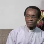 le-pere-eric-abekan-se-prononce-sur-la-declaration-du-ministre-adjoumani-a-la-cathedrale-saint-paul-d-abidjan-5-mois-apres