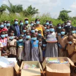 education-nationale-100-kits-scolaires-et-divers-equipements-remis-aux-eleves-de-l-ecole-primaire-aboka