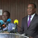 bedie-et-affi-a-couteaux-tires-l-heure-est-grave-une-greve-illimitee-lancee