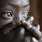 pour-un-iphone-12-elle-couche-avec-12-personnes-et-meurt