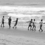 reportage-une-journee-avec-les-pecheurs-de-mondoukou-grand-bassam-dechets-plastiques-et-meduses-dans-les-filets-en-lieu-et-place-des-poissons