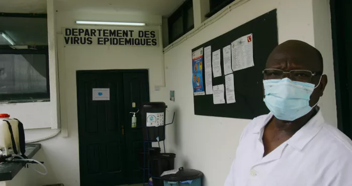reportage-lumiere-sur-la-gestion-des-prelevements-de-la-covid-19-a-l-institut-pasteur-de-cote-d-ivoire-comment-les-chercheurs-manipulent-les-virus-dangereux