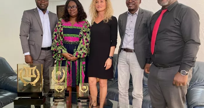 sacree-super-ebony-2020-marcelle-aka-recue-et-felicitee-par-la-pdg-du-groupe-olympe
