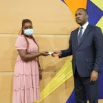 lutte-contre-le-chomage-mamadou-toure-distribue-plus-de-5000-permis-de-conduire-aux-jeunes-descolarises-et-diplomes-sans-emploi