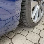 bon-a-savoir-six-06-conseils-pour-arreter-une-voiture-lorsque-l-un-des-pneus-explose-lorsque-la-vitesse-depasse-100km-h