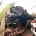 tiassale-un-vehicule-manque-de-plonger-dans-le-fleuve-bandama-apres-avoir-ete-percute-par-un-camion-citerne-sur-le-pont