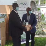 lutte-contre-la-covid-19-des-kits-sanitaires-distribues-aux-transporteurs
