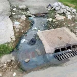 caniveau-bouche-a-yopougon-un-internaute-interpelle-la-sodeci