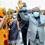 marche-de-fruits-et-legumes-a-koumassi-le-maire-cisse-bacongo-gate-les-femmes-de-l-ex-boriborologo