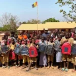guinee-des-sacs-a-dos-solaires-offerts-a-des-eleves-pour-ameliorer-les-conditions-d-apprentissage
