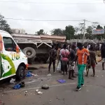 grave-accident-de-la-circulation-a-bingerville-un-gros-camion-percute-3-gbaka-et-deux-vehicules-personnels