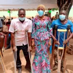 action-sociale-bakayoko-ly-ramata-soulage-des-personnes-en-situation-de-handicap