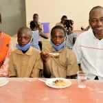 education-actions-sociales-la-fondation-sifca-offre-une-cantine-aux-eleves-du-groupe-scolaire-binzra-1-2