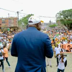 legislatives-2021-a-koumassi-cisse-bacongo-enflamme-le-quartier-divo-a-son-meeting-de-cloture