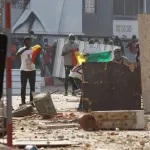 senegal-un-mort-l-acces-internet-restreint-des-medias-suspendus-et-d-autres-attaques-dans-les-troubles-sociopolitiques