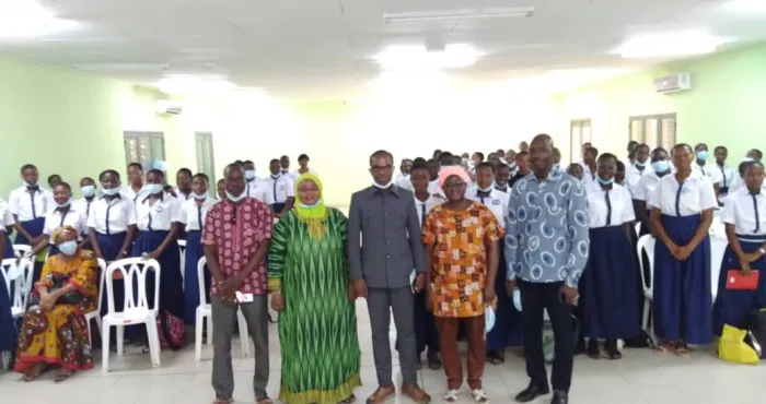 caravane-de-la-lecture-la-2eme-journee-de-sensibilisation-de-l-ecrivaine-fatym-kaba-de-tyma-tour-eduquer-par-le-livre