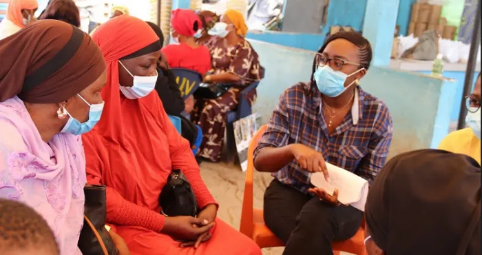 journee-internationale-des-droits-des-femmes-lafargeholcim-ci-a-la-rencontre-des-associations-de-femmes-de-vridi-3-pour-parler-de-leadership-feminin