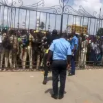 deces-d-hamed-bakayoko-des-habitants-d-abobo-manifestent-des-eleves-delogent-leurs-camarades