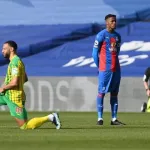 football-black-lives-matter-wilfried-zaha-pose-un-acte-surprenant-lors-du-match-crystal-palace-a-west-bromwich