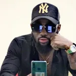 bb-sans-os-a-abidjan-apres-des-mois-de-detention-aux-emirats