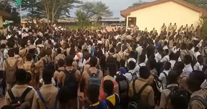 lycee-charles-bauza-donwahi-de-soubre-les-eleves-en-colere-les-cours-perturbes-ce-lundi