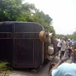 axe-abengourou-abidjan-une-dyna-se-renverse-avec-ses-passagers-en-voulant-effectuer-un-depassement-plusieurs-victimes-enregistrees