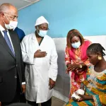 accident-a-ferkessedougou-le-gouvernement-apporte-un-appui-de-21-2-millions-fcfa-aux-familles-patrick-achi-au-chevet-des-blesses