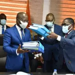 fin-de-mission-aka-aouele-fait-ses-adieux-aux-acteurs-de-la-sante-et-confie-au-nouveau-ministre-pierre-dimba-les-grands-chantiers-a-mener