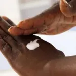 quelques-remedes-faciles-et-naturelles-pour-les-hydrater