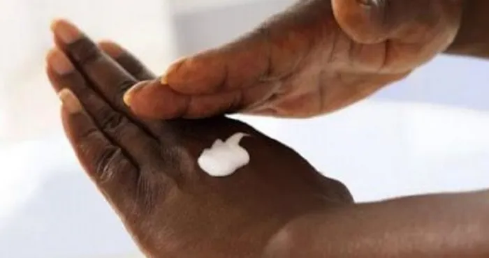 quelques-remedes-faciles-et-naturelles-pour-les-hydrater