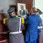 hommage-le-portrait-de-feu-le-premier-ministre-hamed-bakayoko-dans-la-galerie-de-la-primature