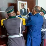 hommage-le-portrait-de-l-ex-premier-ministre-hamed-bakayoko-dans-la-galerie-de-la-primature