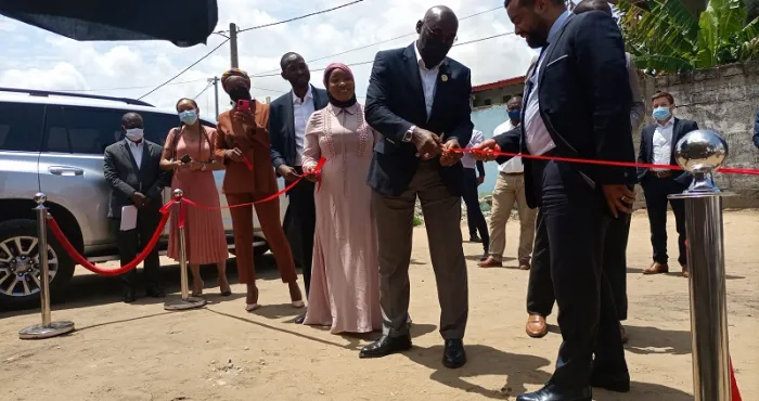 cocody-le-maire-jean-marc-yace-inaugure-le-premier-garage-certifie-toyota-dans-sa-commune