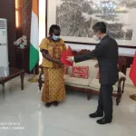 concours-prix-medias-la-chine-a-mes-yeux-2020-l-ambassadeur-sem-wan-li-recompense-8-journalistes-ivoiriens