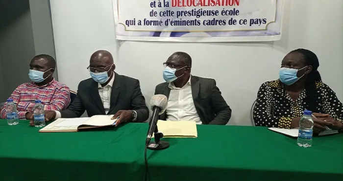 plateau-le-collectif-des-parents-d-eleves-de-l-externat-saint-paul-oppose-a-la-fermeture-de-cette-ecole-son-appel-aux-autorites