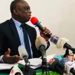 table-ronde-un-conseiller-de-kkb-aborde-avec-flore-hazoume-la-question-de-la-reconciliation-dans-la-litterature