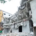 constructions-anarchiques-a-cocody-un-batiment-completement-demoli-ce-jeudi-par-les-services-du-ministere-de-la-construction