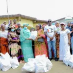 ramadan-a-koumassi-mme-cisse-bacongo-distribue-plus-de-2-500-kits-alimentaires-aux-populations