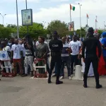 retour-des-exiles-l-aeroport-boucle-par-les-forces-de-defense-et-de-securite-les-militants-du-fpi-empeches-de-communier-avec-les-nouveaux-venus