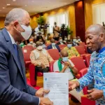 fete-du-travail-le-premier-ministre-patrick-achi-exhorte-les-travailleurs-a-se-faire-vacciner-contre-la-covid-19