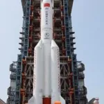 espace-un-gros-segment-d-une-fusee-chinoise-au-retour-incontrole-se-desintegre-au-dessus-de-l-ocean-indien