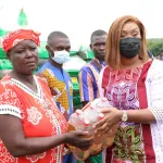 nassian-une-grosse-tornade-jette-150-familles-a-la-rue-des-ecoles-et-commerces-detruits-myss-belmonde-dogo-en-pompier