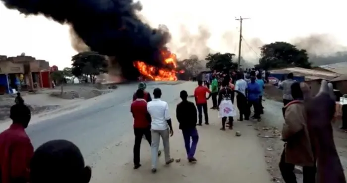 logouale-explosion-de-2-camions-citernes-2-morts-et-7-blesses-graves