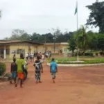 ouragahio-une-institutrice-bastonnee-les-ecoles-fermees