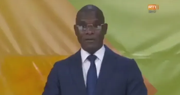 bilan-des-agressions-des-nigeriens-10-blesses-12-interpelles-6-vehicules-calcines-et-une-douzaine-de-magasins-pilles-gal-vagondo-met-en-garde