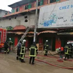 le-marche-d-adjame-roxy-parti-en-fumee-70-box-de-pagnes-et-papeteries-endommages