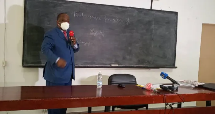 education-nationale-un-specialiste-en-science-de-l-education-demande-la-creation-d-un-conseil-national-de-l-education-plutot-que-des-etats-generaux